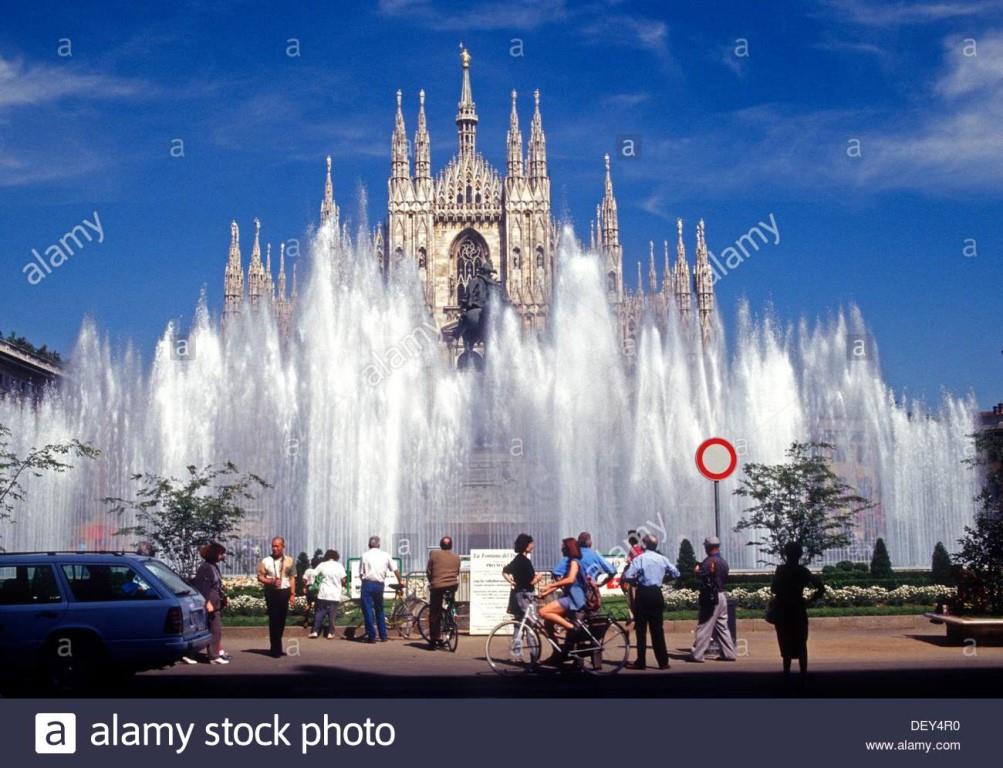 Figura 26: Fontana in Piazza del Duomo (Fonte: Alarmy Stock Photo, autore sconosciuto, data sconosciuta)