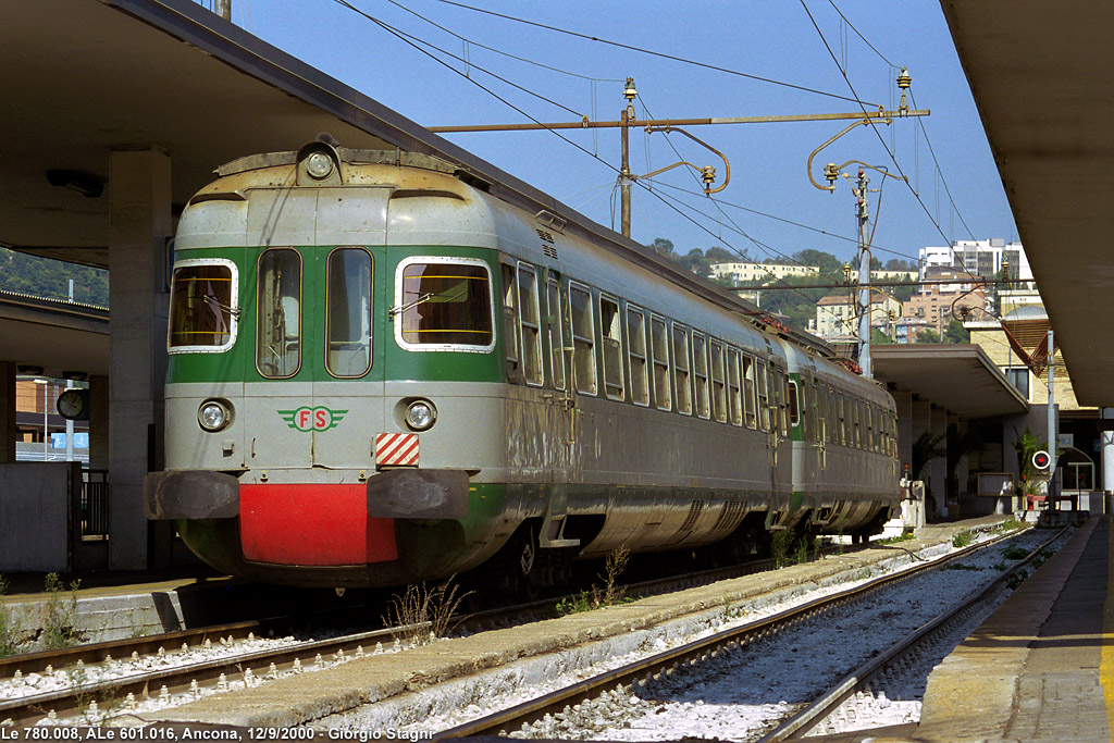 Figura 4: ALe.601 con la livrea originale alla stazione di Ancona (Fonte: www.stagniweb.it, autore Giorgio Stagni, 2000)