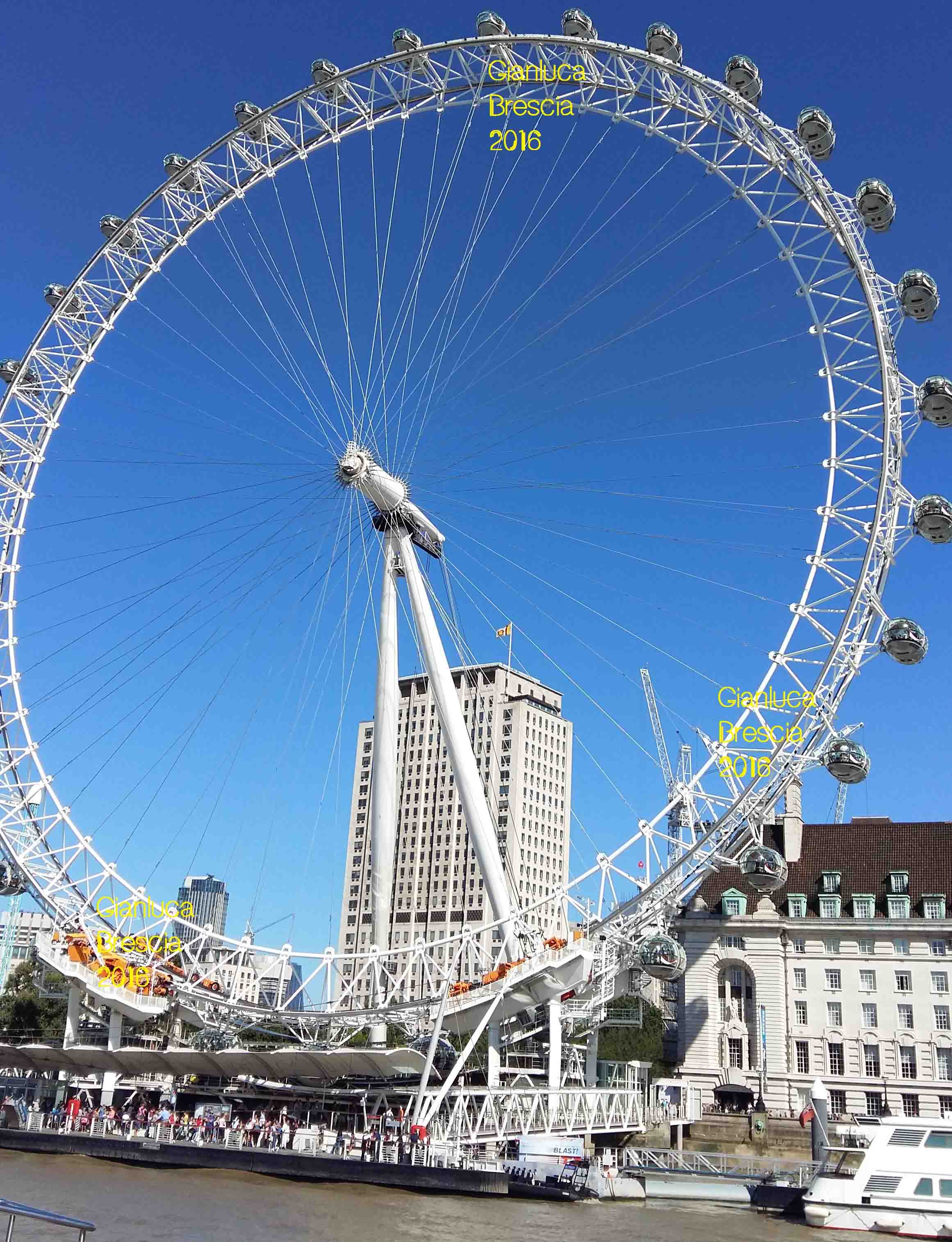Figura 2: London Eye vista da un battello (Foto personale, 2016)